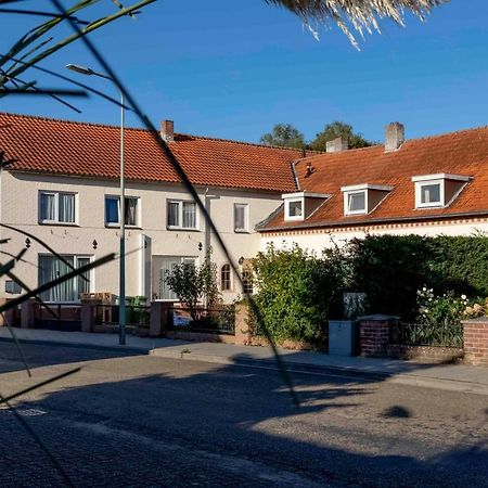 B&B Antoniushoeve Lomm Екстериор снимка